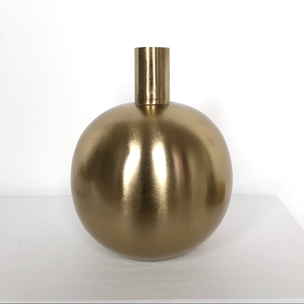 Gold vase